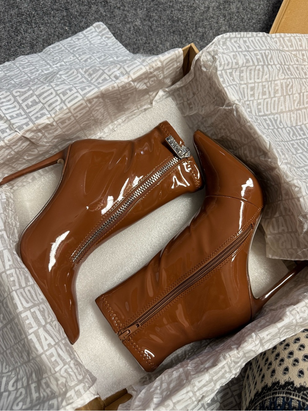 Steve Madden Virtuoso Cognac Patent Leather Ankle Boots with Side Zipper